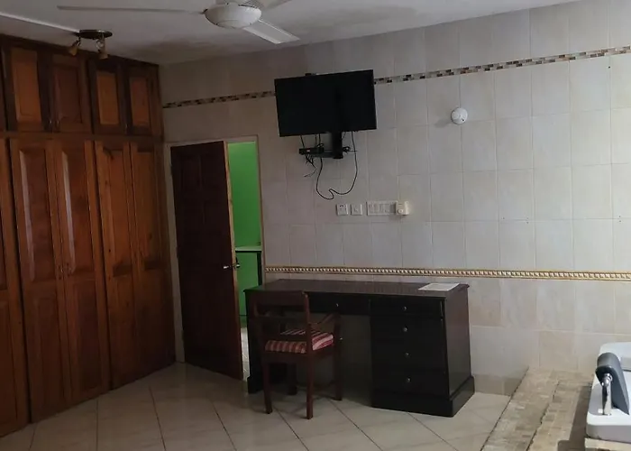 Wizzy White River Apartment *