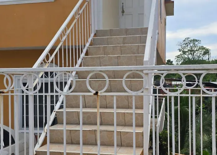 Wizzy White River Apartment *